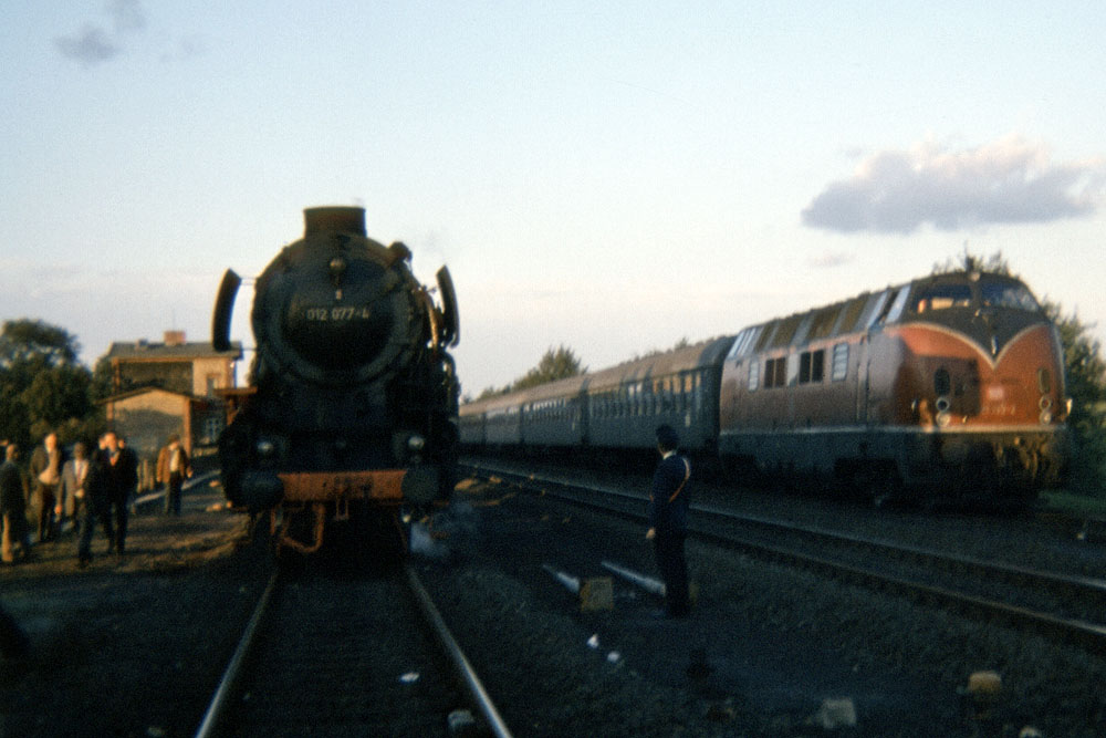 https://www.eisenbahnfotograf.de/datei/September 1972/0010124 DB 012077 221133 1.9.72.jpg